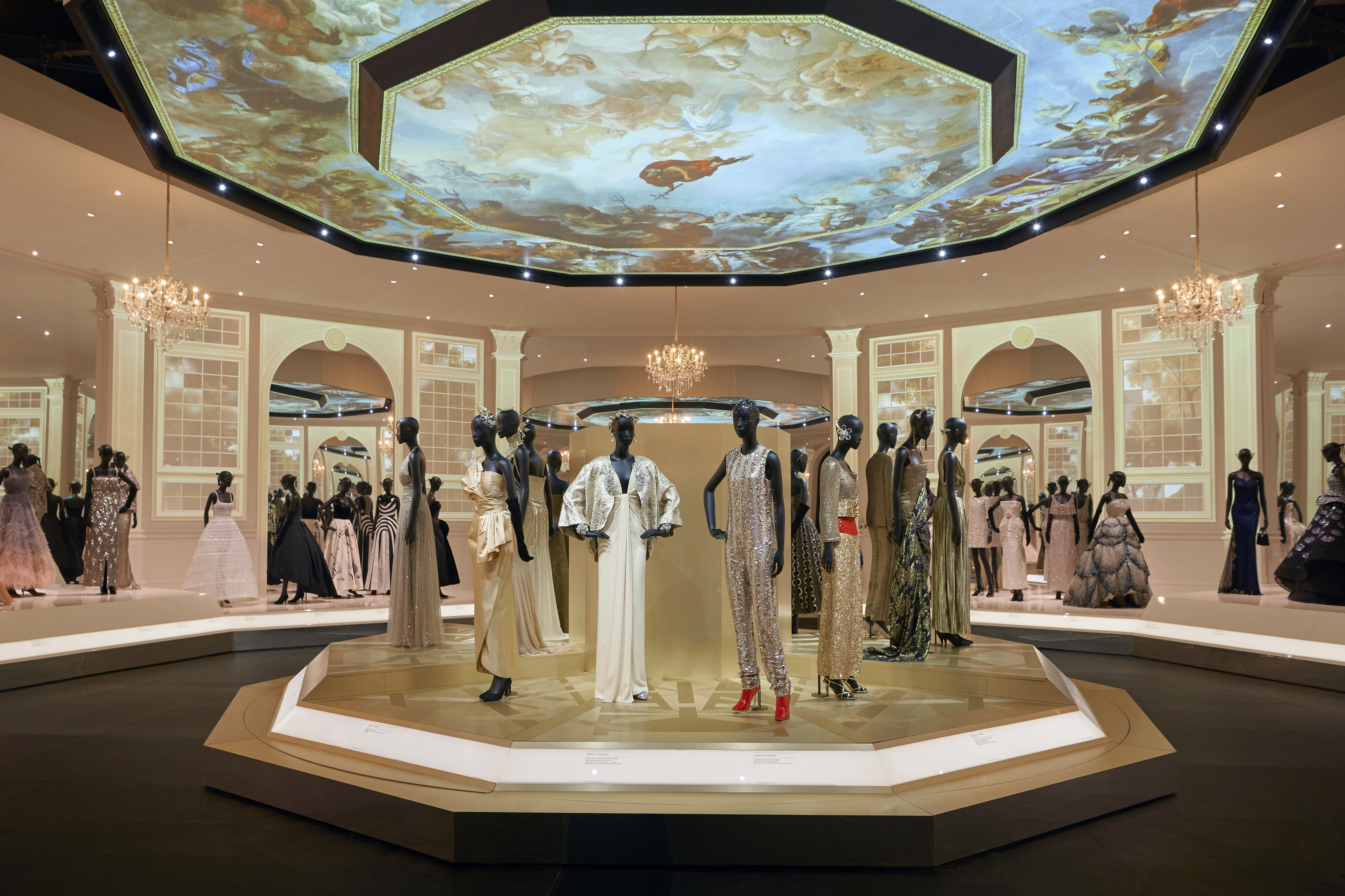 V&amp;A_Christian Dior Designer of Dreams exhibition_Ballroom section (c) ADRIEN DIRAND (22)